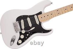 Guitare Fender Japan de la nouvelle collection Junior Stratocaster Arctic White