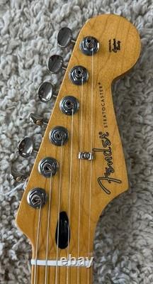 Guitare Fender Player II Stratocaster, Touche en Érable, Finition Blanc Polaire - MIM