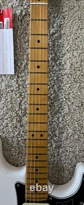 Guitare Fender Player II Stratocaster, Touche en Érable, Finition Blanc Polaire - MIM