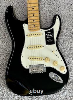 Guitare Fender Player II Stratocaster, Touche en Érable, Finition Noire MIM