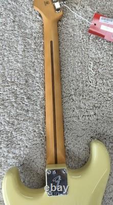 Guitare Fender Player II Stratocaster, Touche en Érable, Jaune Hialeah MIM