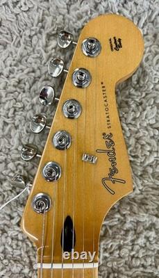 Guitare Fender Player II Stratocaster, Touche en Érable, Jaune Hialeah MIM