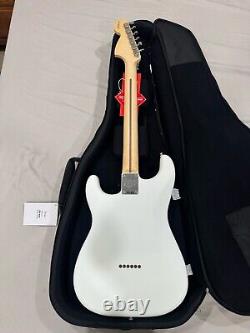 Guitare Fender Stratocaster Yeti Tom Delonge Signature To The Stars NEUVE