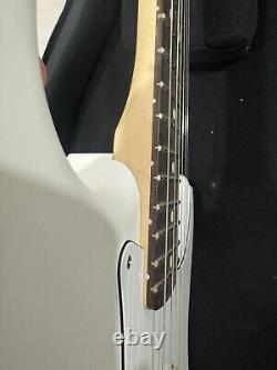 Guitare Fender Stratocaster Yeti Tom Delonge Signature To The Stars NEUVE