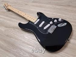 Guitare Fender Stratocaster noire avec manche en érable MOD Strat SSS LTD de Gilmour