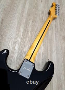 Guitare Fender Stratocaster noire avec manche en érable MOD Strat SSS LTD de Gilmour & Gigbag