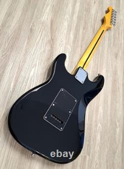 Guitare Fender Stratocaster noire avec manche en érable MOD Strat SSS LTD de Gilmour & Gigbag
