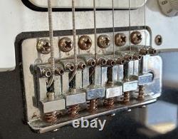 Guitare électrique FENDER STARCASTER FABRIQUÉE EN INDONÉSIE 3 nouveaux médiators et extras