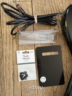 Guitare électrique FENDER STARCASTER FABRIQUÉE EN INDONÉSIE 3 nouveaux médiators et extras