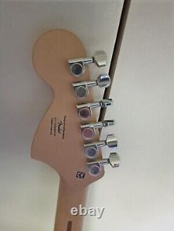 Guitare électrique Fender Affinity Series Stratocaster, avec pédale et cordes neuves