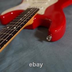 Guitare électrique Fender Made in Japan Hybrid II Stratocaster en palissandre rouge Modena