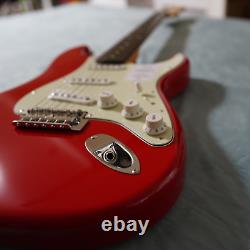 Guitare électrique Fender Made in Japan Hybrid II Stratocaster en palissandre rouge Modena