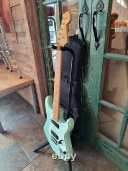 Guitare électrique Fender Noventa Stratocaster Surf Green avec housse de transport Deluxe Fender