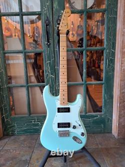 Guitare électrique Fender Noventa Stratocaster Surf Green avec housse de transport Deluxe Fender