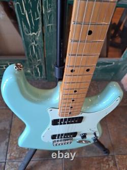 Guitare électrique Fender Noventa Stratocaster Surf Green avec housse de transport Deluxe Fender