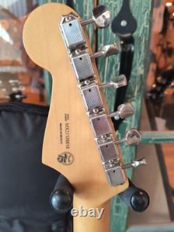 Guitare électrique Fender Noventa Stratocaster Surf Green avec housse de transport Deluxe Fender