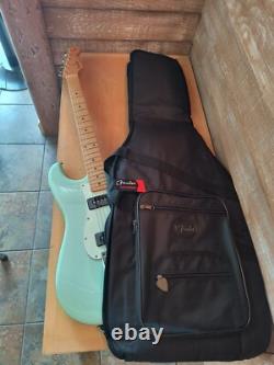 Guitare électrique Fender Noventa Stratocaster Surf Green avec housse de transport Deluxe Fender