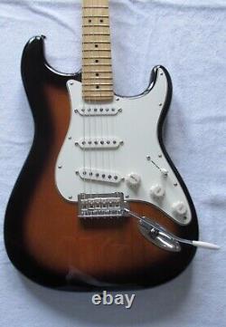 Guitare électrique Fender Player Stratocaster SSS 70e Anniversaire 2-Color Sunburst