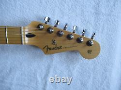 Guitare électrique Fender Player Stratocaster SSS 70e Anniversaire 2-Color Sunburst