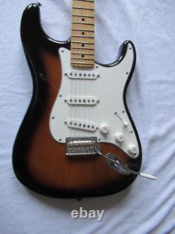 Guitare électrique Fender Player Stratocaster SSS 70e Anniversaire 2-Color Sunburst