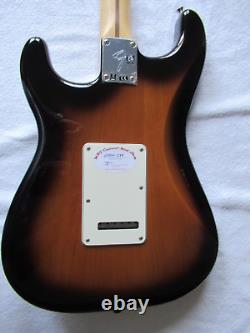 Guitare électrique Fender Player Stratocaster SSS 70e Anniversaire 2-Color Sunburst