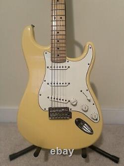 Guitare électrique Fender Player Stratocaster avec touche en érable, couleur crème au beurre