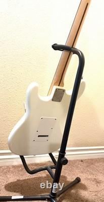 Guitare électrique Fender Squier Bullet Strat