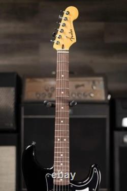 Guitare électrique Fender Standard Stratocaster HSS noire