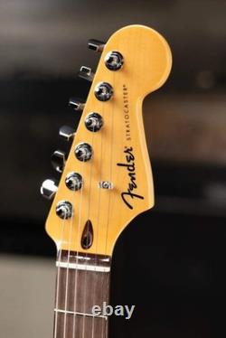 Guitare électrique Fender Standard Stratocaster HSS noire