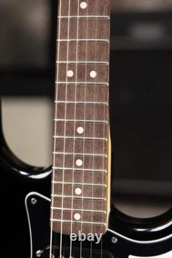 Guitare électrique Fender Standard Stratocaster HSS noire
