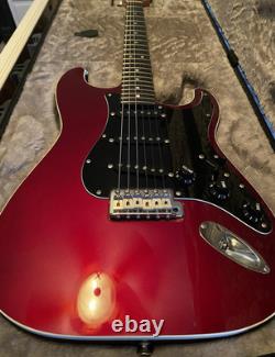 Guitare électrique Fender Stratocaster MIJ 2015 rouge avec étui rigide Fender Deluxe