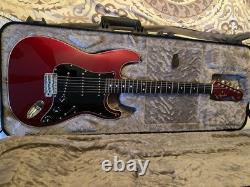 Guitare électrique Fender Stratocaster MIJ 2015 rouge avec étui rigide Fender Deluxe