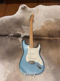 Guitare électrique Fender Stratocaster Tidepool Blue avec touche en érable
