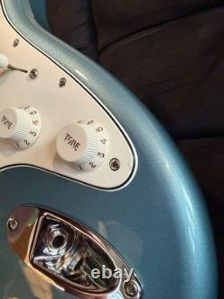 Guitare électrique Fender Stratocaster Tidepool Blue avec touche en érable