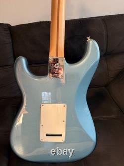 Guitare électrique Fender Stratocaster Tidepool Blue avec touche en érable