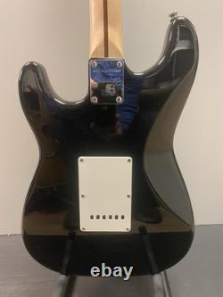 Guitare électrique Squier 370202565 noire Guitare électrique Squier 370202565 noire