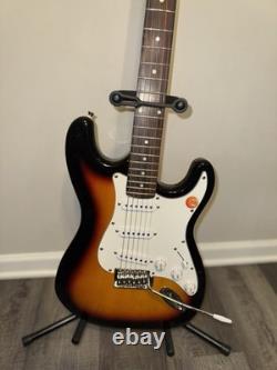 Guitare électrique Squier Affinity Series Stratocaster avec étui et support