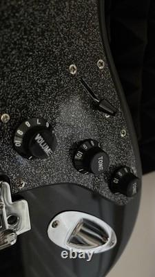 Guitare électrique Squier Affinity Stratocaster HSS noire métallisée avec touche en laurier