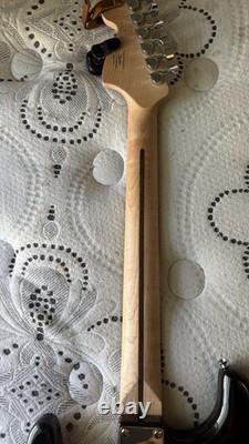 Guitare électrique Squier Affinity Stratocaster HSS noire métallisée avec touche en laurier