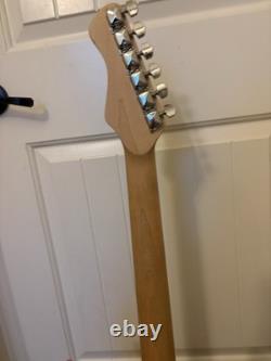 Guitare électrique Squier Sonic Stratocaster avec touche en érable 2 couleurs Sunburst