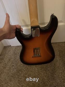Guitare électrique Squier Sonic Stratocaster avec touche en érable 2 couleurs Sunburst