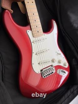Guitare électrique Squier Standard Stratocaster Candy Apple Red en érable avec housse de transport