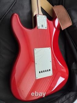 Guitare électrique Squier Standard Stratocaster Candy Apple Red en érable avec housse de transport