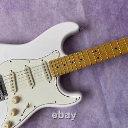 Guitare électrique Stratocaster de Custom Shop avec micros 3S et quincaillerie chromée d'origine