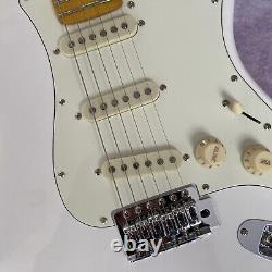 Guitare électrique Stratocaster de Custom Shop avec micros 3S et quincaillerie chromée d'origine