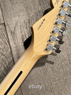 Guitare électrique blanche style ST personnalisée avec pickguard écaille de tortue et micros SSS