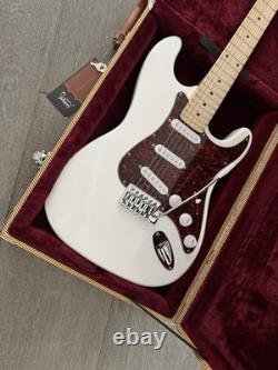 Guitare électrique blanche style ST personnalisée avec pickguard écaille de tortue et micros SSS