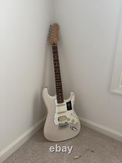 Guitare électrique solidbody Fender Player II Stratocaster HSS White Blonde