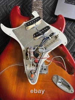 Guitare électrique style Stratocaster Plasma Rouge Arbre de Vie