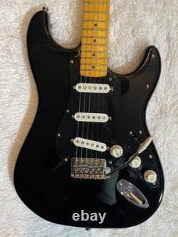 Guitare réplique de la Stratocaster noire de David Gilmour sur mesure